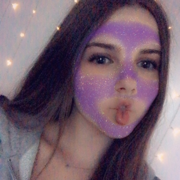 Meet your Posher, Nicole - Picture 1 of 1